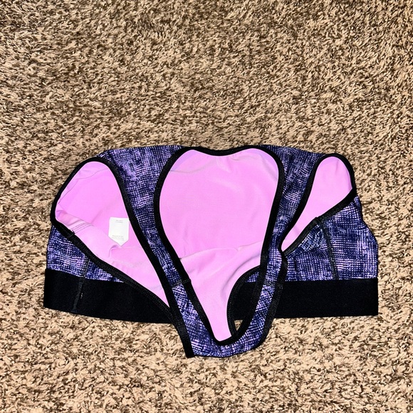 Under Armour Sports Bra - Picture 4 of 4